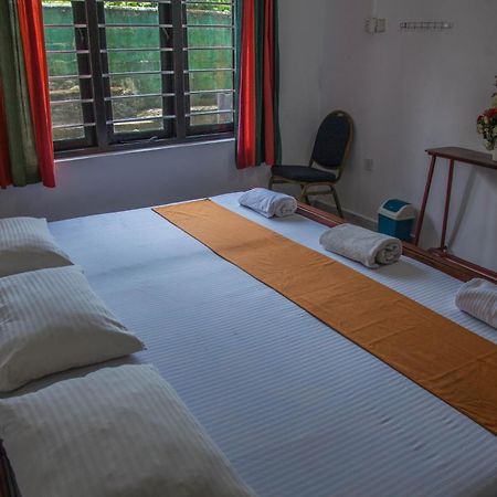 Antique Tourist Lodge Kandy Bagian luar foto