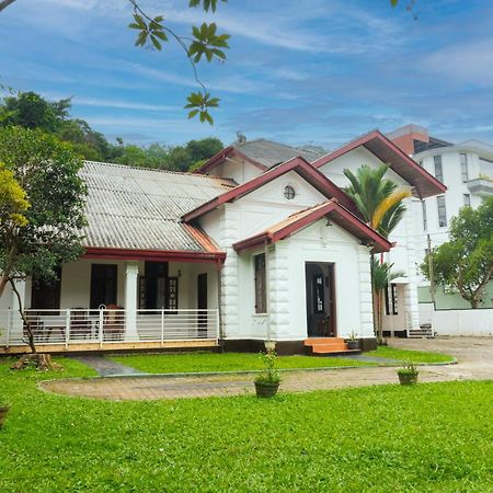 Antique Tourist Lodge Kandy Bagian luar foto