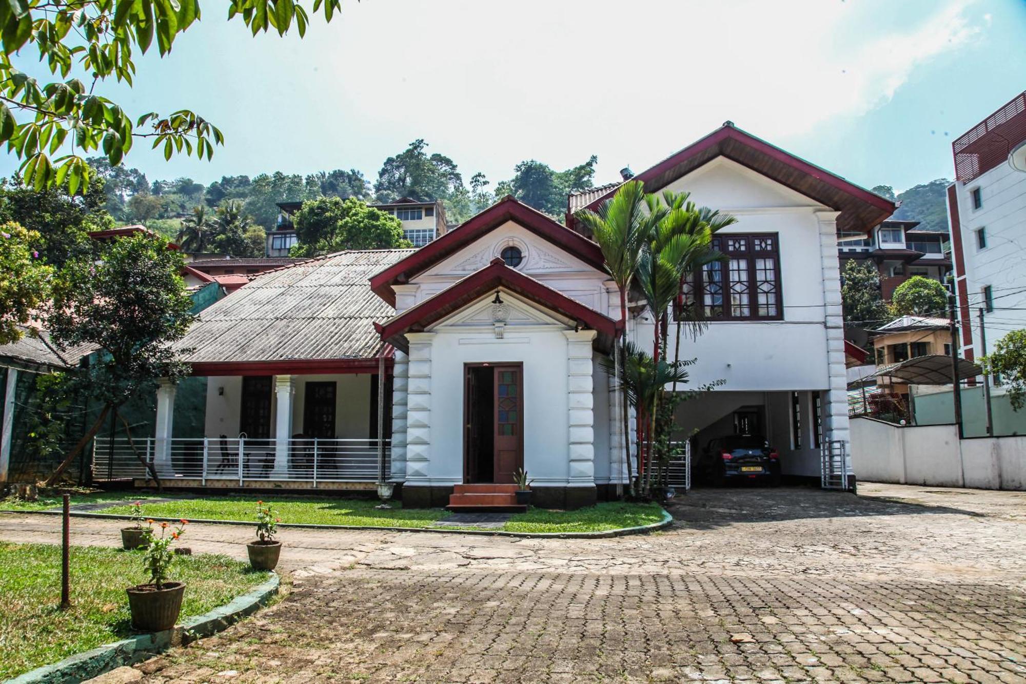 Antique Tourist Lodge Kandy Bagian luar foto
